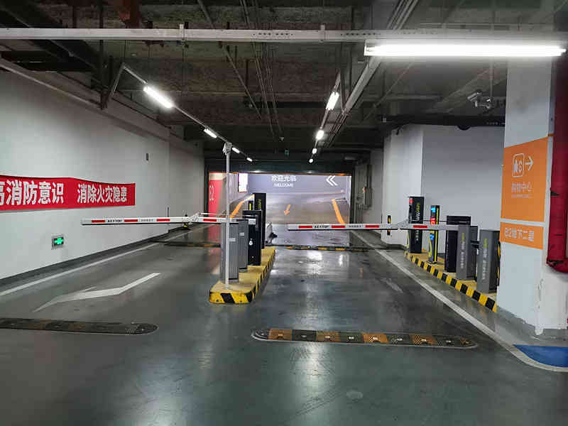 北京住總?cè)f科廣場停車場收費管理系統(tǒng)及設(shè)備案例