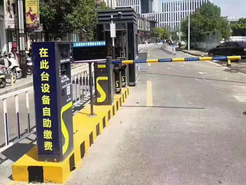 安徽蕪湖富力萬達嘉年華酒店停車場收費管理系統(tǒng)及設(shè)備案例