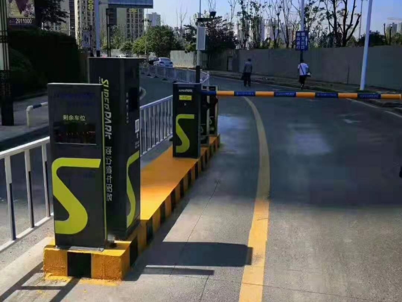 安徽蕪湖富力萬達嘉年華酒店停車場收費管理系統(tǒng)及設(shè)備案例