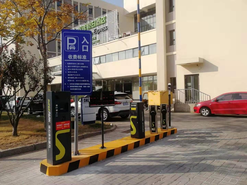 天津東麗智選假日酒店(空港店)停車場(chǎng)收費(fèi)管理系統(tǒng)及設(shè)備案例