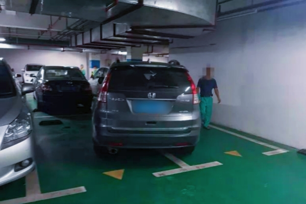 深圳交警加大力度整治停車場亂停車問題，隨意泊車可能罰款500元
