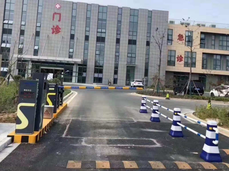 南京江寧區(qū)祿口社區(qū)醫(yī)院停車場收費管理系統(tǒng)及設(shè)備案例
