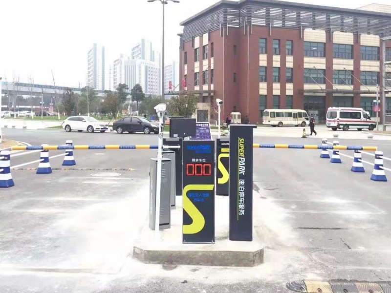 江蘇南京醫(yī)科大學(xué)附屬逸夫醫(yī)院停車場收費管理系統(tǒng)及設(shè)備案例