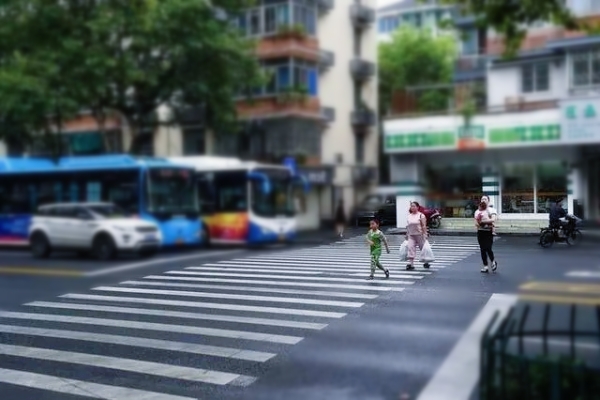 鄭州整治違?，F(xiàn)象引發(fā)社會熱議，城市管理部門回應(yīng)質(zhì)疑