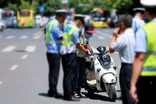 鄭州整治違?，F(xiàn)象引發(fā)社會熱議，城市管理部門回應(yīng)質(zhì)疑