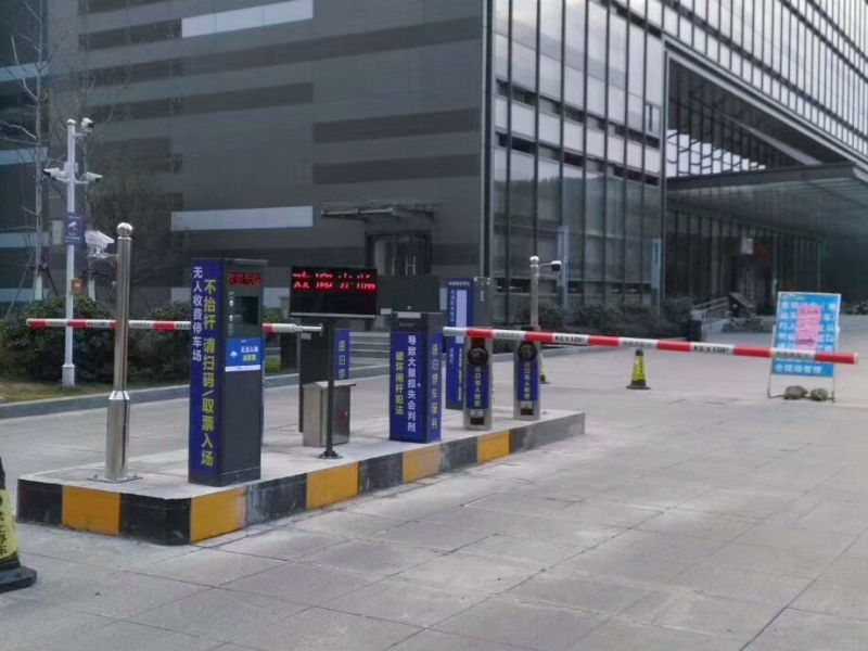 南京浦口文化體育中心停車場(chǎng)收費(fèi)管理系統(tǒng)及設(shè)備案例