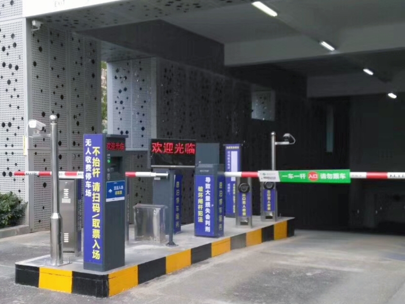 南京浦口文化體育中心停車場(chǎng)收費(fèi)管理系統(tǒng)及設(shè)備案例