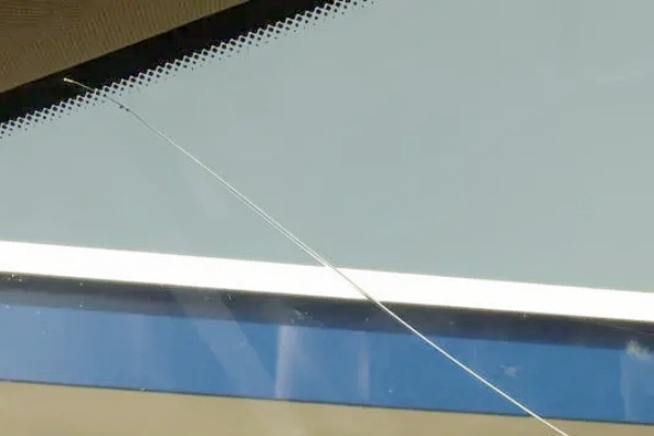 車主稱洗車后愛(ài)車損壞，爭(zhēng)議持續(xù)：加油站自動(dòng)洗車活動(dòng)引發(fā)安全關(guān)注