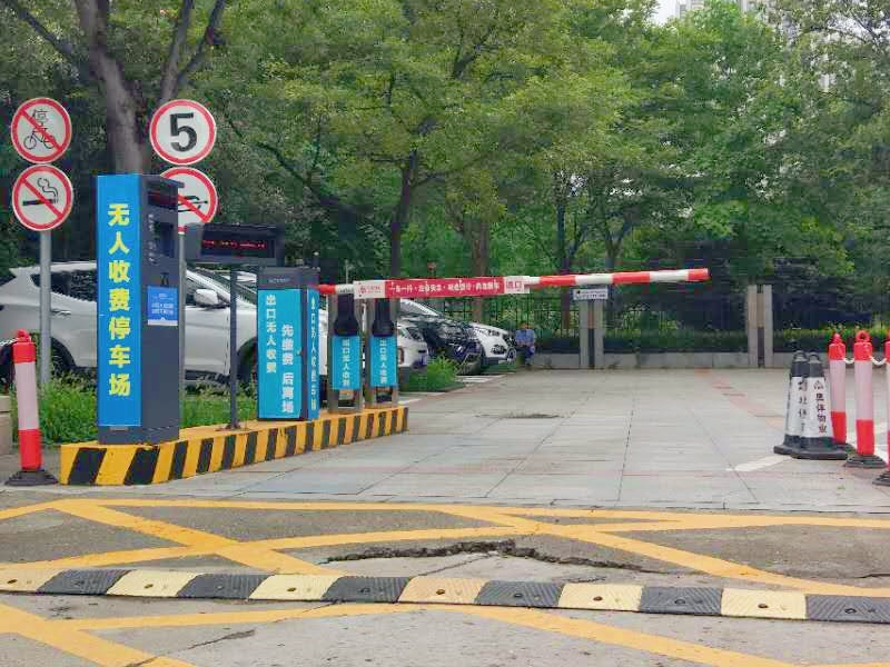 江蘇南京奧體新城翠杉園停車場收費(fèi)管理系統(tǒng)及設(shè)備案例