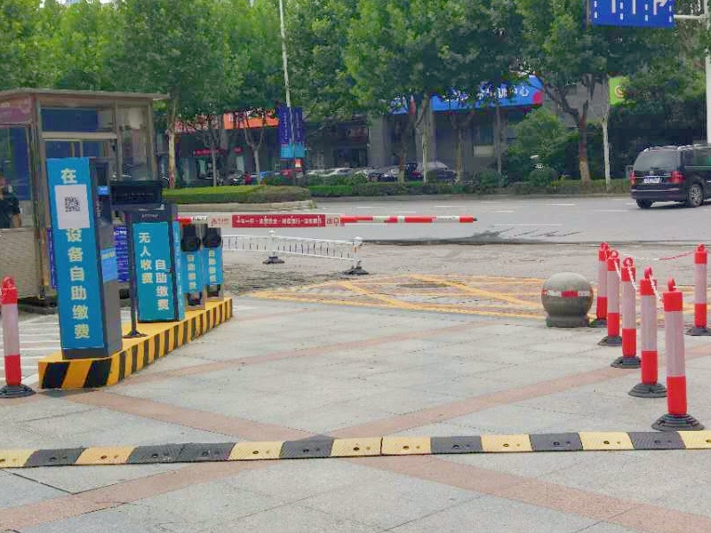 江蘇南京奧體新城翠杉園停車場收費(fèi)管理系統(tǒng)及設(shè)備案例