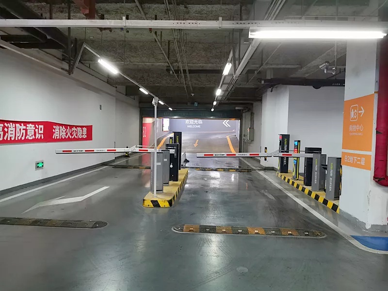 北京住總?cè)f科廣場(chǎng)停車(chē)場(chǎng)收費(fèi)管理系統(tǒng)及設(shè)備案例