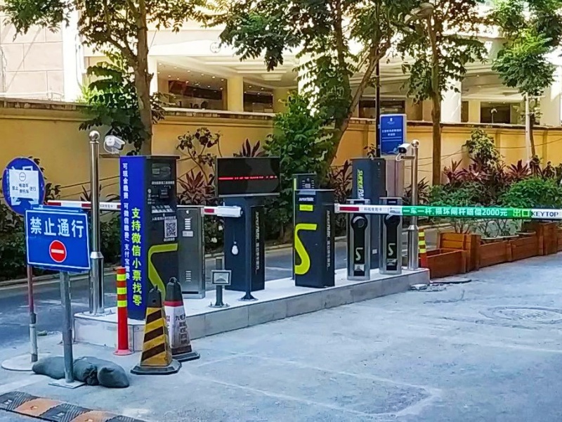 三亞1號港灣城（大菠蘿店）停車場道閘系統(tǒng)及設備案例