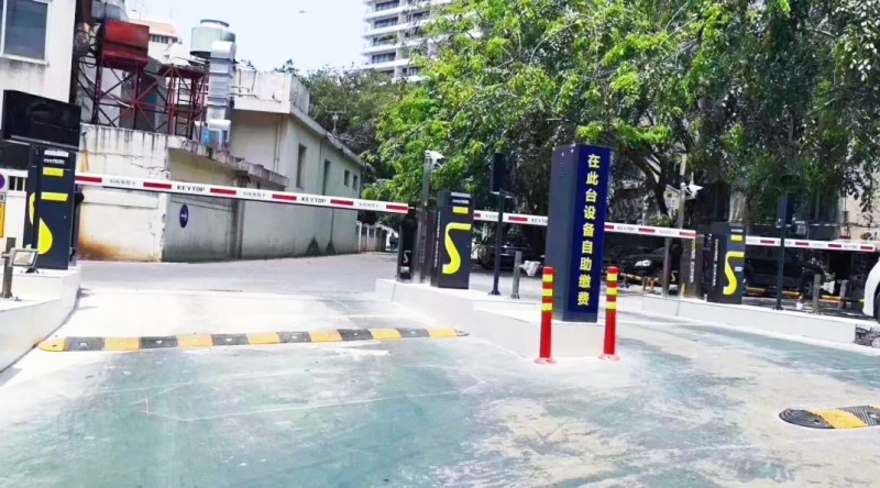 三亞1號港灣城（大菠蘿店）停車場道閘系統(tǒng)及設(shè)備案例