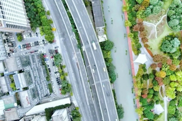 楊浦區(qū)改造項目新增電梯、充電樁等設(shè)施，為市民出行提供便利