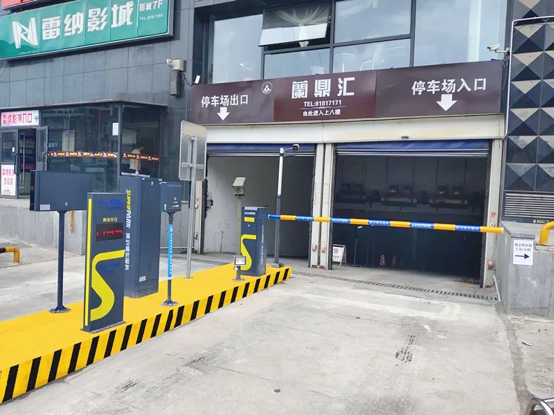 長(zhǎng)春美立方民生購(gòu)物中心停車場(chǎng)收費(fèi)管理系統(tǒng)及設(shè)備案例