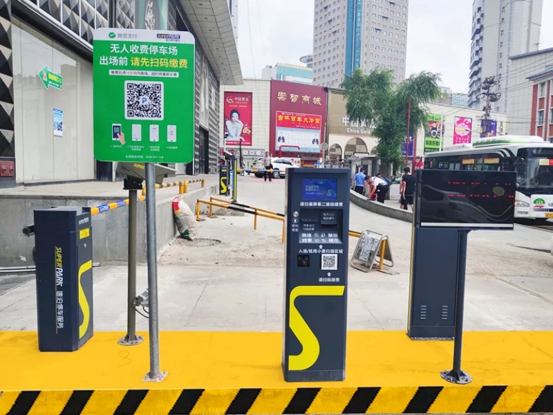 長春美立方民生購物中心停車場收費(fèi)管理系統(tǒng)及設(shè)備案例
