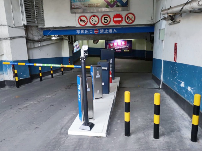 重慶得意世界停車場(chǎng)收費(fèi)管理系統(tǒng)及設(shè)備案例