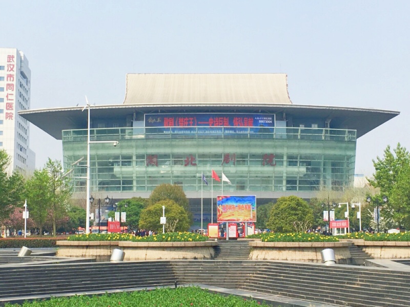 武漢武昌湖北劇院停車場收費(fèi)管理系統(tǒng)及設(shè)備案例