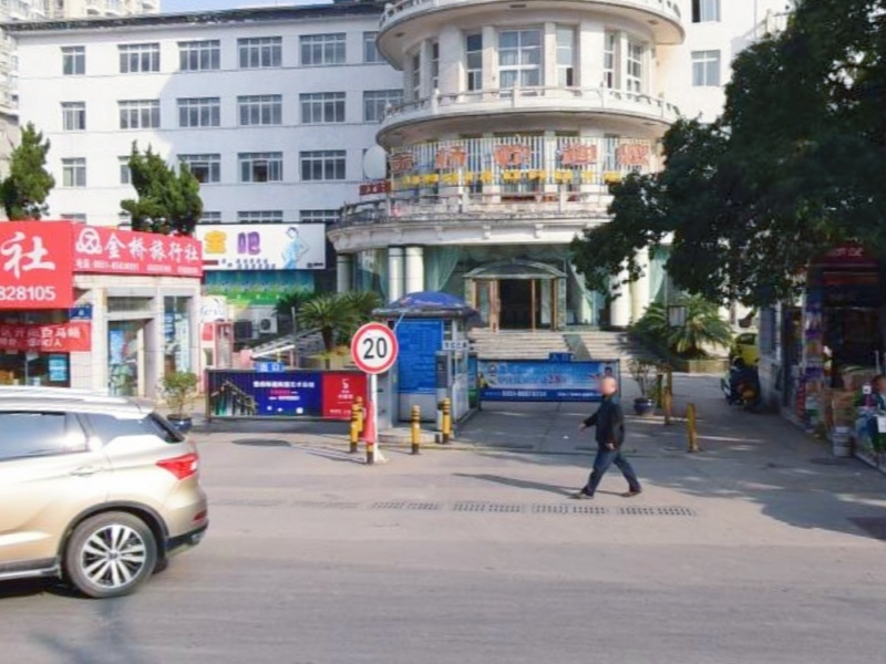 貴陽金橋飯店(瑞金南路店)停車場(chǎng)道閘系統(tǒng)及設(shè)備案例