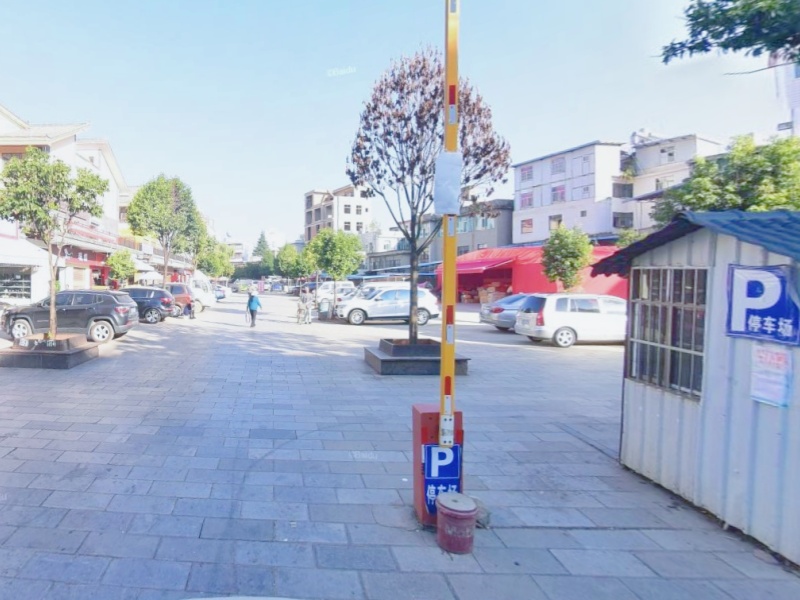 云南昆明嵩明商業(yè)城停車場(chǎng)道閘系統(tǒng)及設(shè)備案例