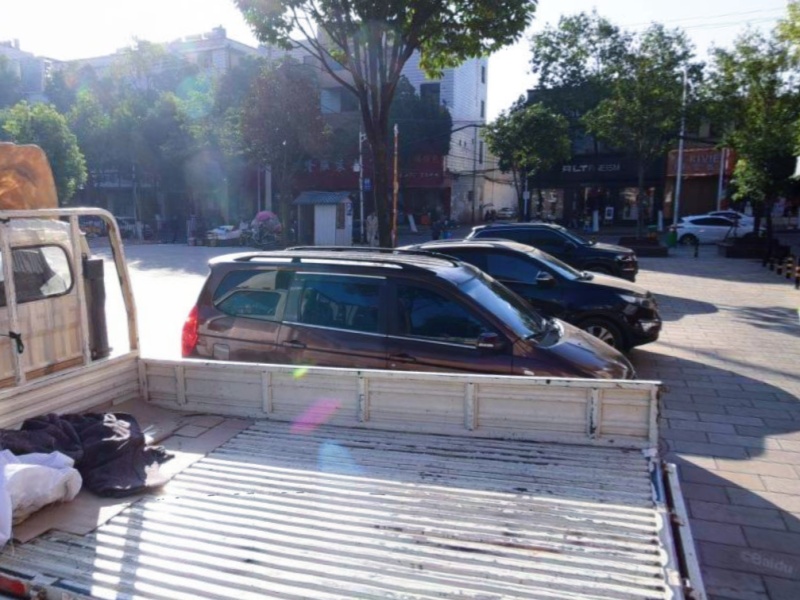 云南昆明嵩明商業(yè)城停車場(chǎng)道閘系統(tǒng)及設(shè)備案例