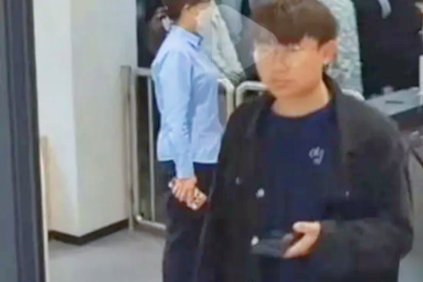 廈門工學(xué)院宿舍門禁引爭議：離開宿舍需耗時10分鐘，校方積極回應(yīng)