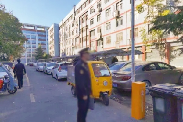 執(zhí)法部門果斷行動，取締企業(yè)私設(shè)道閘，恢復(fù)公共交通秩序