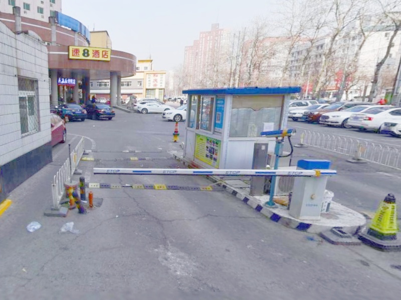 北京貫融藏集團(tuán)大廈停車(chē)場(chǎng)道閘系統(tǒng)及設(shè)備案例