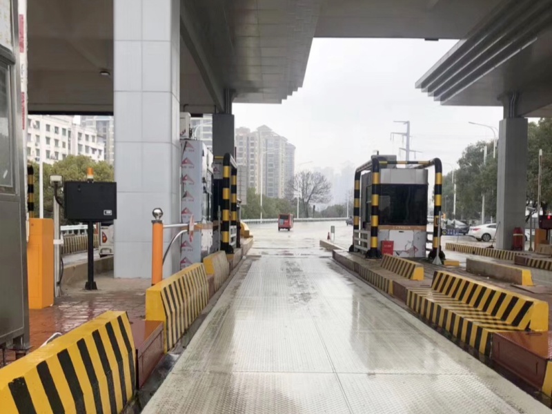 江西九江長江一橋公路道閘系統(tǒng)及設備案例