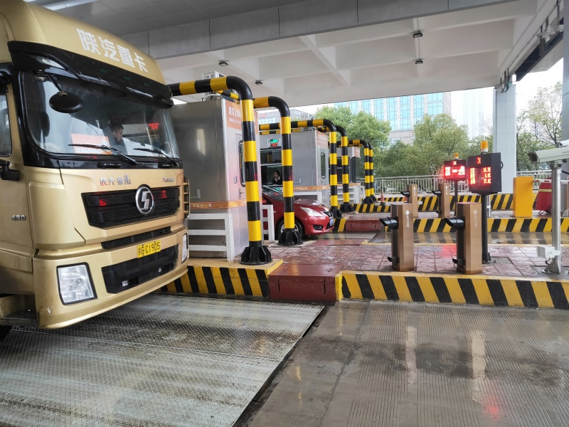 江西九江長江一橋公路道閘系統(tǒng)及設備案例