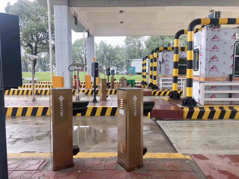 江西九江長江一橋公路道閘系統(tǒng)及設備案例