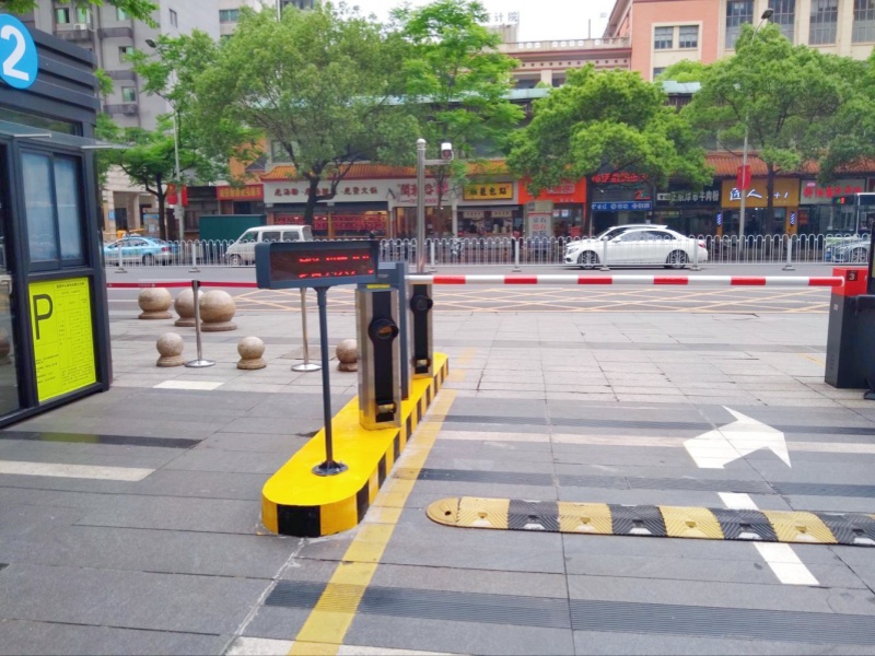 湖南長沙嘉熙中心停車場收費(fèi)管理系統(tǒng)及設(shè)備案例