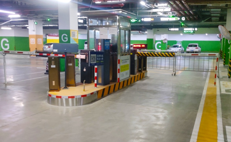 河南鄭州高新萬科廣場停車場收費管理系統(tǒng)及設(shè)備案例