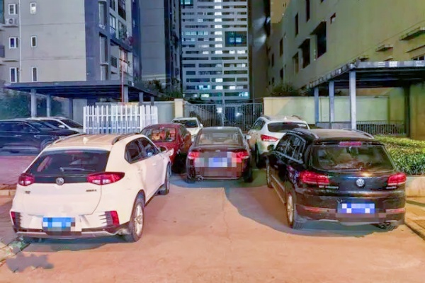 武漢商圈夜間共享停車場：解決停車難、提高資源利用率