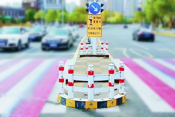 道閘下面固定的石礅叫什么？停車(chē)場(chǎng)出入口閘機(jī)下基礎(chǔ)石頭樁子專業(yè)名詞