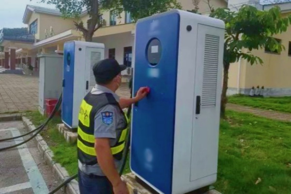 廣西高速公路優(yōu)化服務(wù)，新增近千個充電樁解決新能源車主充電難題