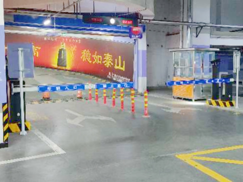 山東濟(jì)南聚隆廣場(chǎng)停車場(chǎng)收費(fèi)管理系統(tǒng)及設(shè)備案例