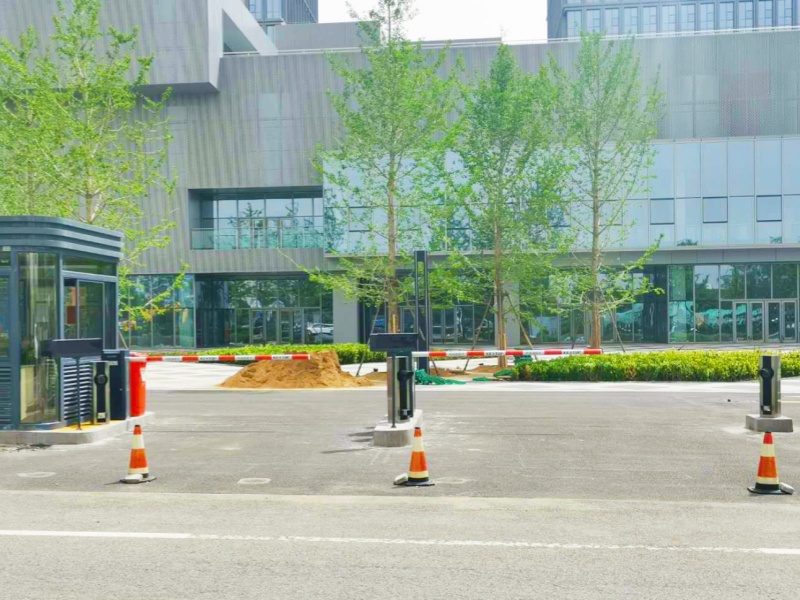 山東青島澳柯瑪工業(yè)園停車場收費(fèi)管理系統(tǒng)及設(shè)備案例