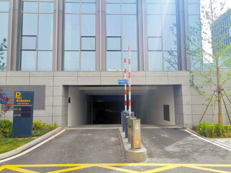 山東青島澳柯瑪工業(yè)園停車場收費(fèi)管理系統(tǒng)及設(shè)備案例