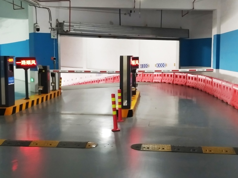 重慶華僑城停車場收費管理系統(tǒng)及設(shè)備案例