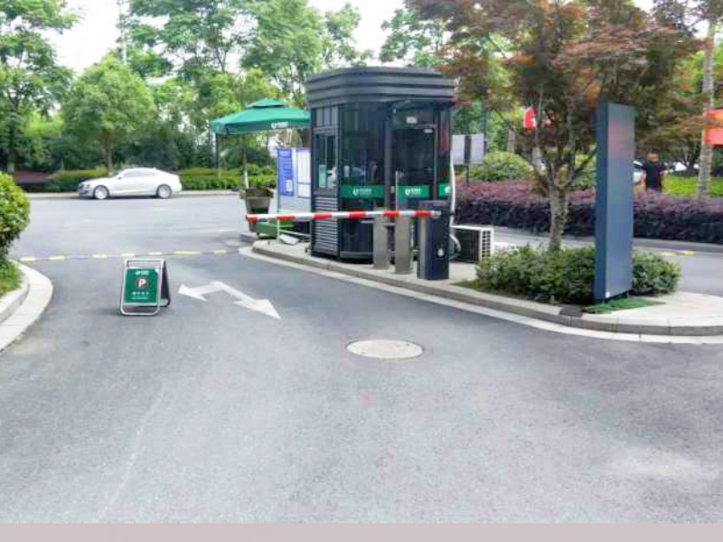 浙江杭州八方城停車場(chǎng)收費(fèi)管理系統(tǒng)及設(shè)備案例