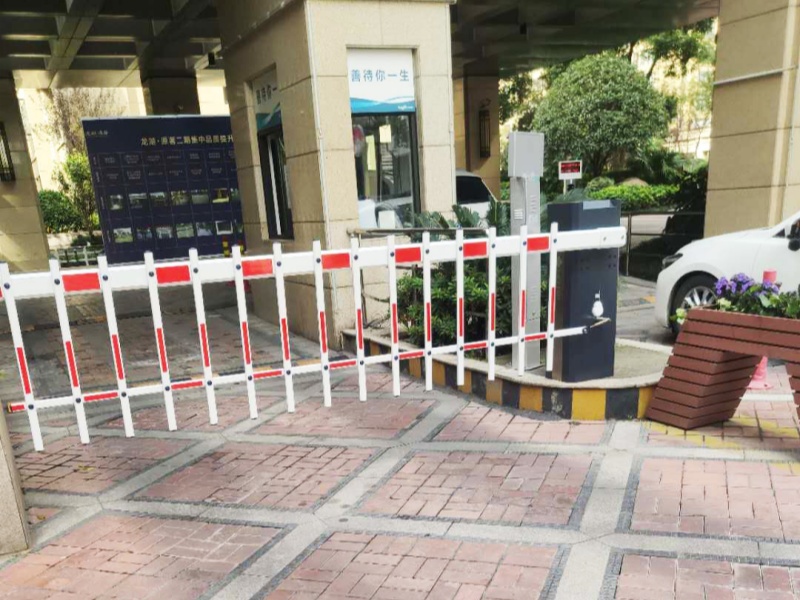 浙江紹興龍湖原著停車場道閘系統(tǒng)及設備案例