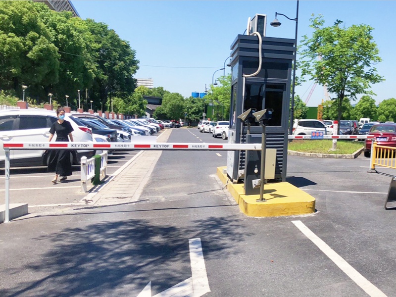 浙江杭州余杭高鐵公共停車場道閘系統(tǒng)及設備案例