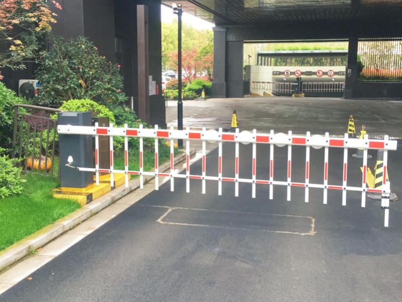 浙江寧波萬科官山望小區(qū)停車場管理系統(tǒng)及設(shè)備案例