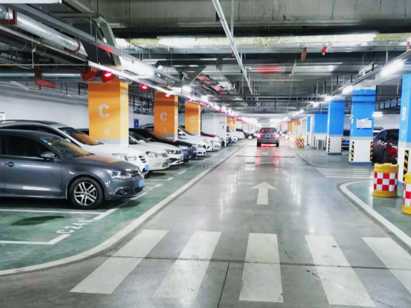 吉林通化萬達(dá)廣場停車場車位引導(dǎo)系統(tǒng)及設(shè)備案例
