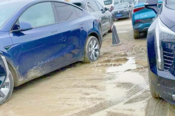 三星堆博物館停車場(chǎng)遭投訴，相關(guān)部門積極改造，以求提升游客體驗(yàn)