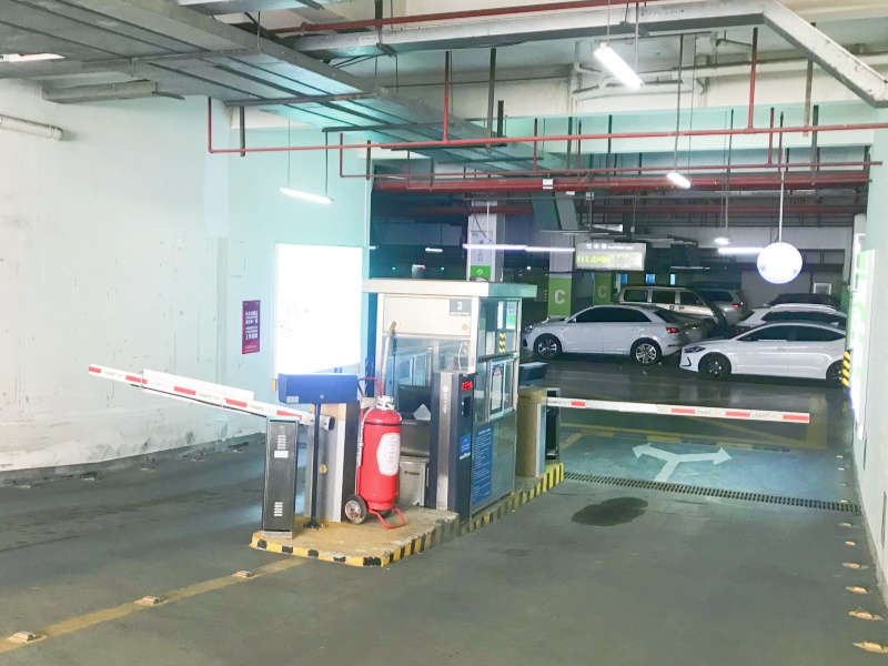 上海華新寶龍?zhí)斓赝＼噲鍪召M(fèi)管理系統(tǒng)及設(shè)備案例