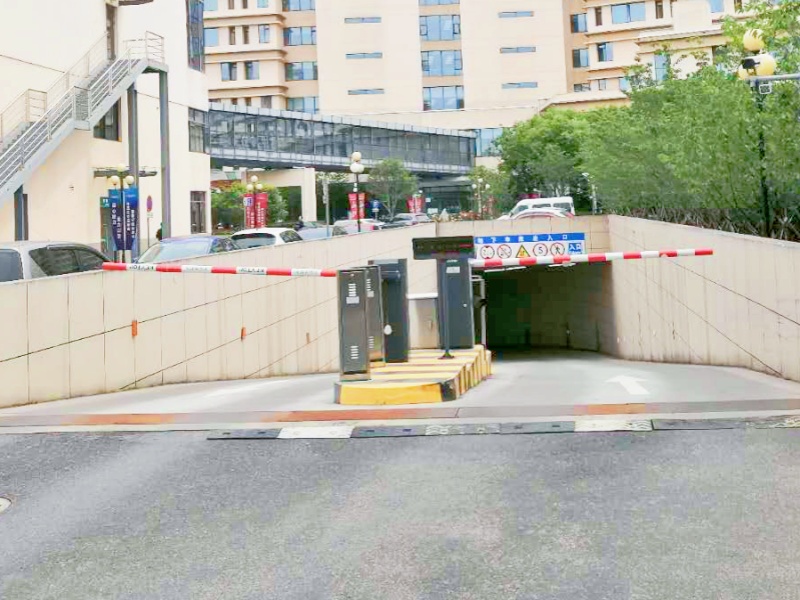 上海青浦復(fù)旦大學(xué)附屬中山醫(yī)院停車(chē)場(chǎng)收費(fèi)管理系統(tǒng)及設(shè)備案例