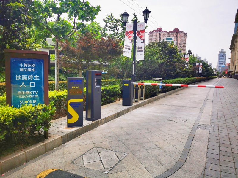 上海環(huán)球港停車(chē)場(chǎng)收費(fèi)管理系統(tǒng)及設(shè)備案例