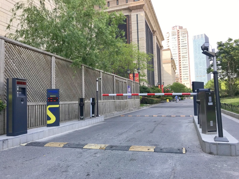 上海環(huán)球港停車場收費管理系統(tǒng)及設備案例